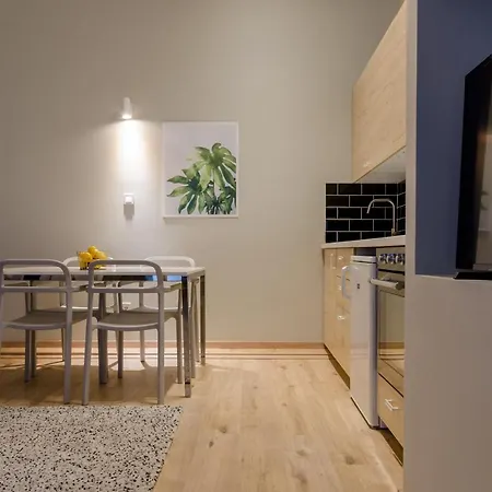 Deluxe In Party District. Ak2b Apartamento