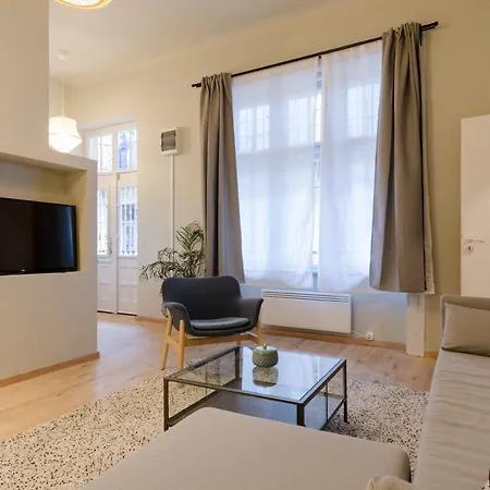 Deluxe In Party District. Ak2b Apartamento *