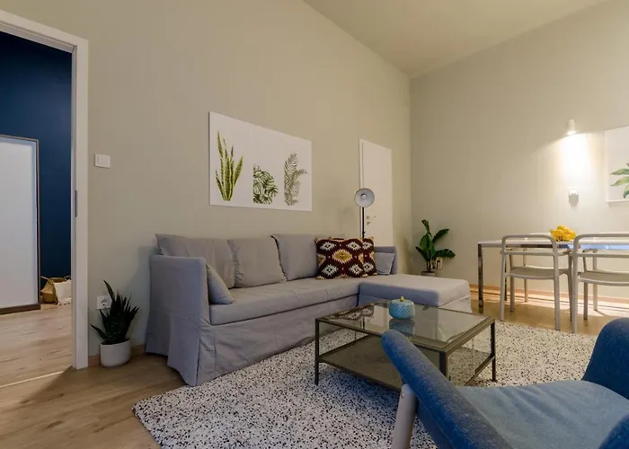 Deluxe In Party District. Ak2b