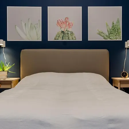 Deluxe In Party District. Ak2b * Budapešť