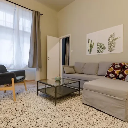 Deluxe In Party District. Ak2b Budapešť